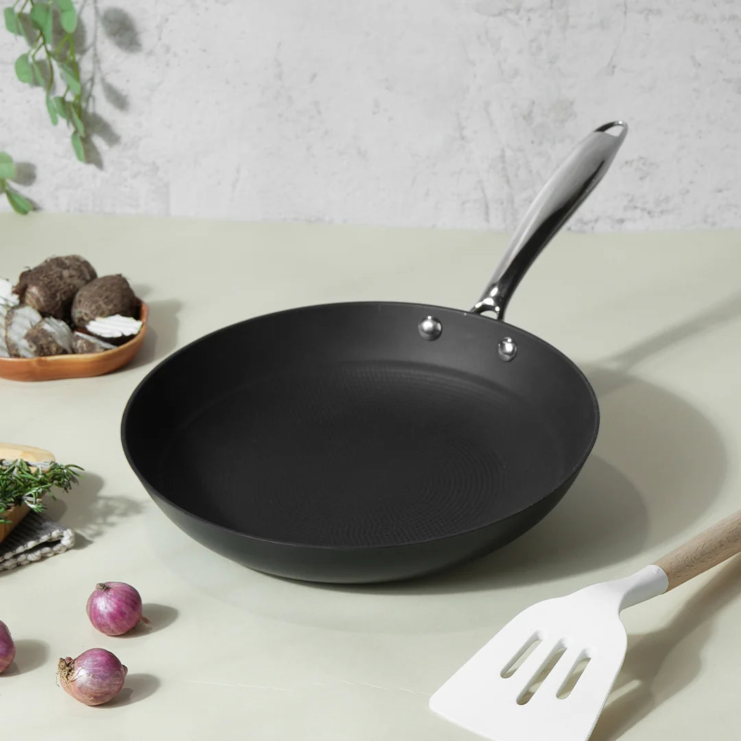 Vinod Ferona Cast Iron Frypan 22 cm 1 L with Matte Enamel Interior